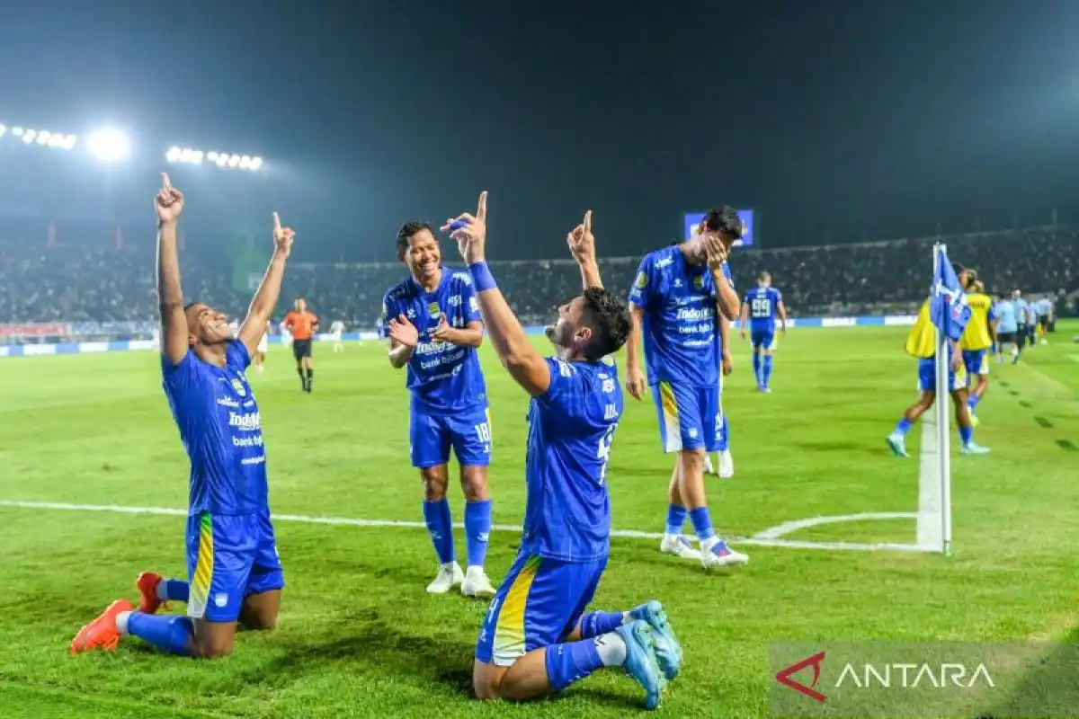 Sundulan Julio Cesar Amankan Tiga Poin Persib atas Persik