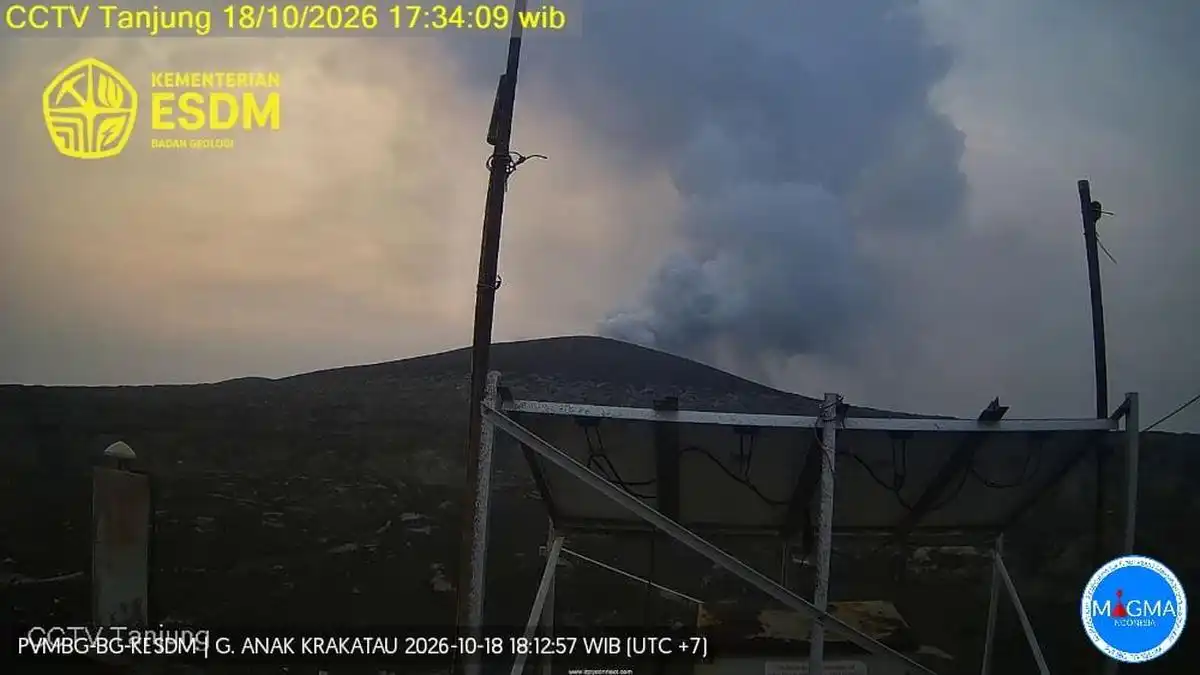Delapan Erupsi Anak Krakatau, Abu Vulkanik Teramati hingga 500 Meter