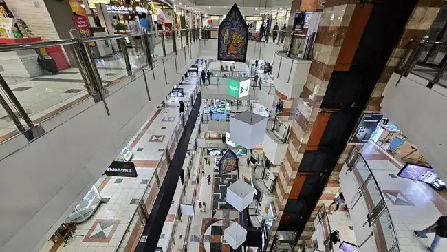 Pasar Ponsel Dunia Susut 22%, Samsung dan Apple Justru Menambah Pangsa
