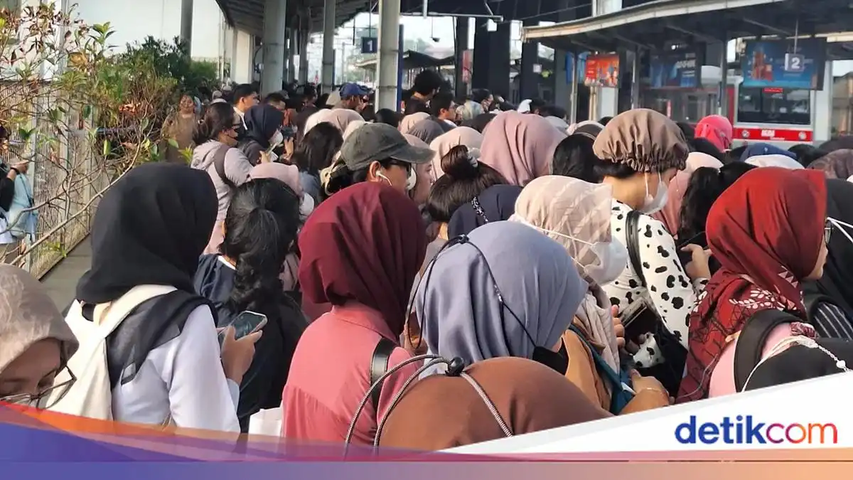 Tujuh KRL Bogor Dibatalkan, Penumpang Ceritakan Padatnya Perjalanan Pagi