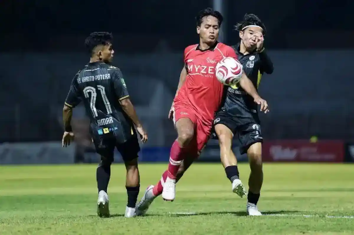 Gol Awal dan Penalti Gagal, De Red FC Takluk di Kandang