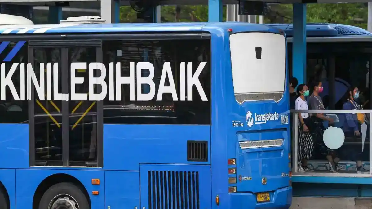 Kecelakaan Truk di Cawang Ganggu 15 Rute Transjakarta