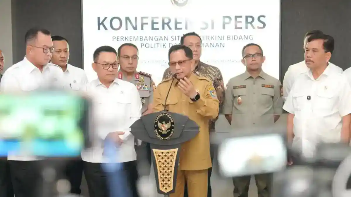 Tito Karnavian Paparkan Kendala dan Upaya Pengendalian Karhutla