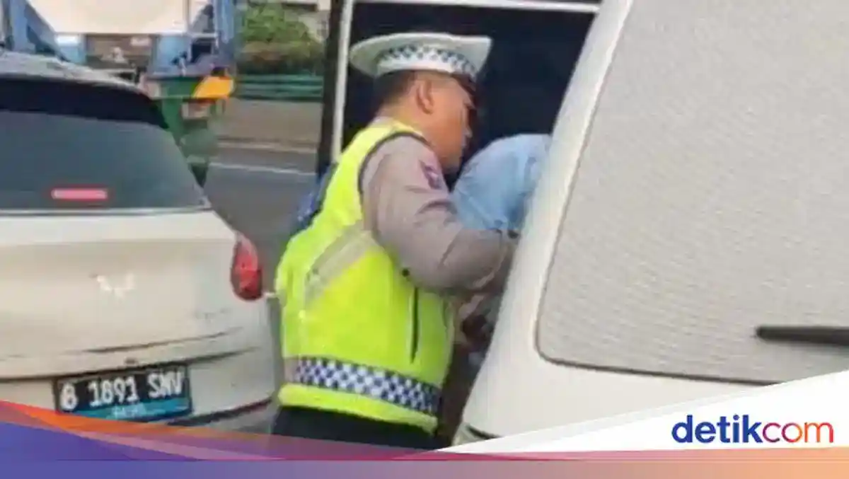 Kartu E-Toll Terjatuh, Tiga Kendaraan Terlibat Tabrakan di Tol Ancol