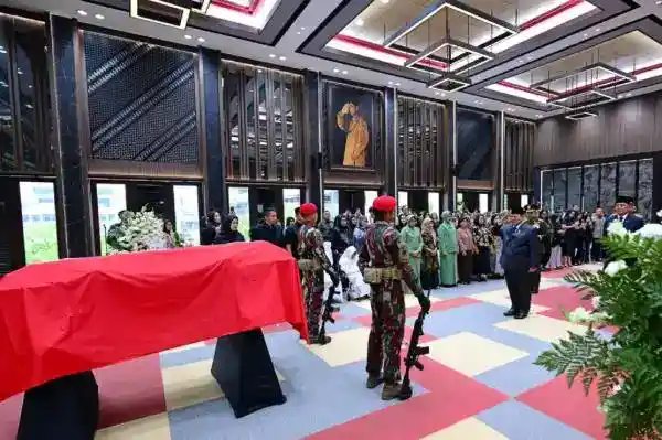 Penghormatan Terakhir Prabowo untuk Subagyo HS di Mabesad