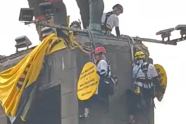 Enam Aktivis Greenpeace Kembali Usai Diamankan dalam Aksi di Bundaran HI