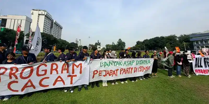 Aksi Koalisi Masyarakat Sipil dan Mahasiswa Digelar di Tugu Tani