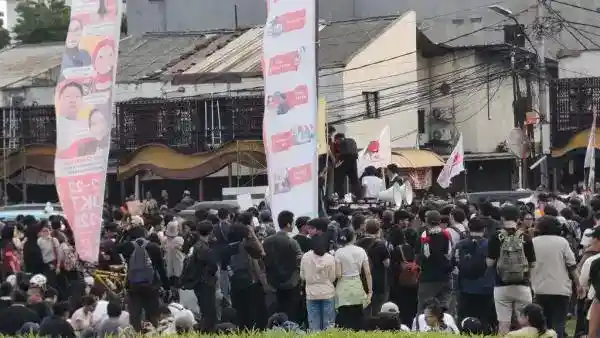 Aksi di Tugu Tani Padatkan Lalu Lintas, Polisi Atur Kendaraan