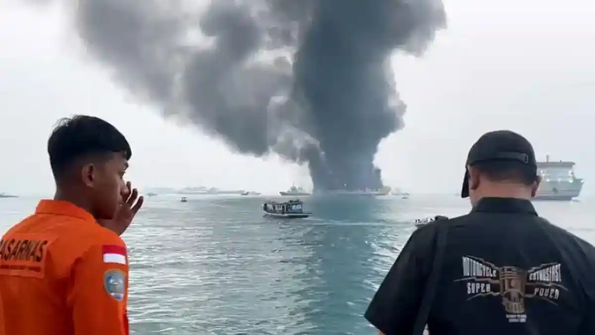 Kebakaran KMP Batumandi di Selat Sunda: Evakuasi, Dugaan Awal, dan Penanganan
