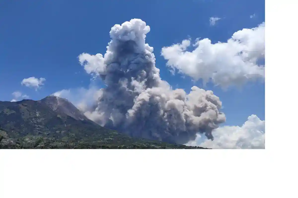 Enam Guguran Lava Merapi Mengarah ke Barat Daya, Jarak Luncur Maksimal 2 Kilometer