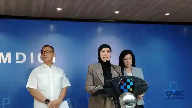 Meutya Hafid Dorong Transparansi Algoritma di Tengah Isu Konten Karhutla