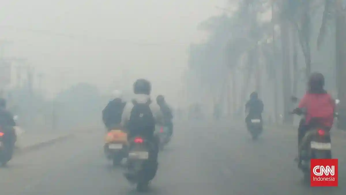 Asap Karhutla Menyelimuti Sumatera Selatan, Warga Keluhkan Gangguan Kesehatan