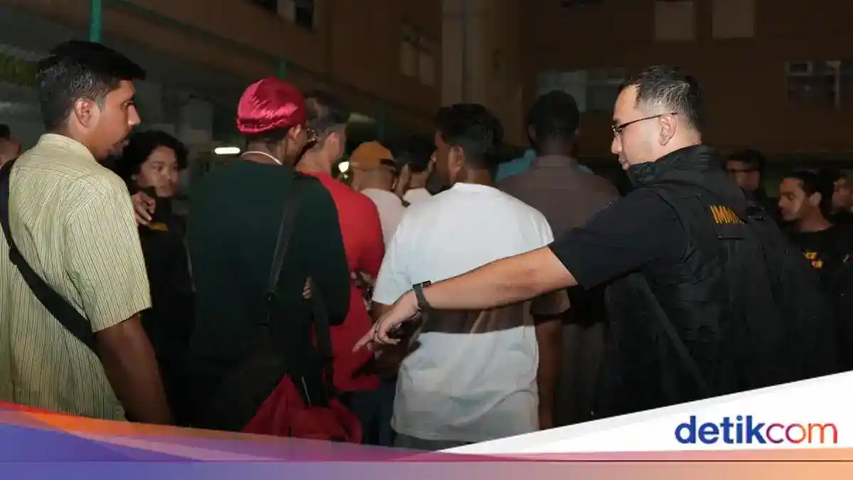 Pengawasan Imigrasi di Kalibata City Berujung Pemeriksaan 45 WNA