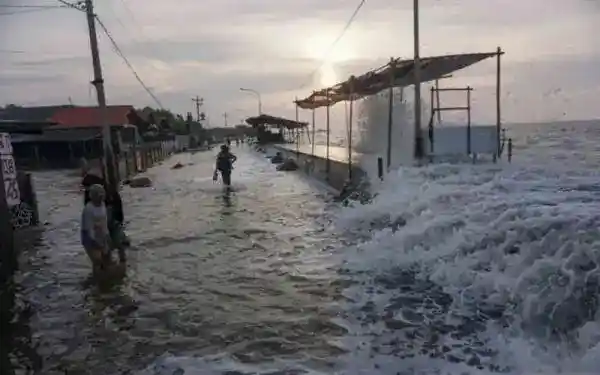 Pesisir Jawa Barat dan Jawa Tengah Diminta Waspadai Ancaman Banjir Rob