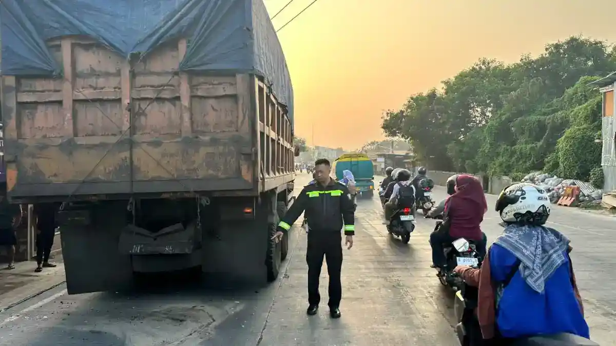 Pengendara Yamaha Mio Meninggal dalam Tabrakan dengan Truk di Serang
