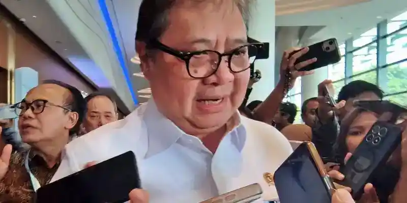 Airlangga Klarifikasi Isu Pembagian Telepon Seluler Gratis Usai Berbicara dengan Hashim