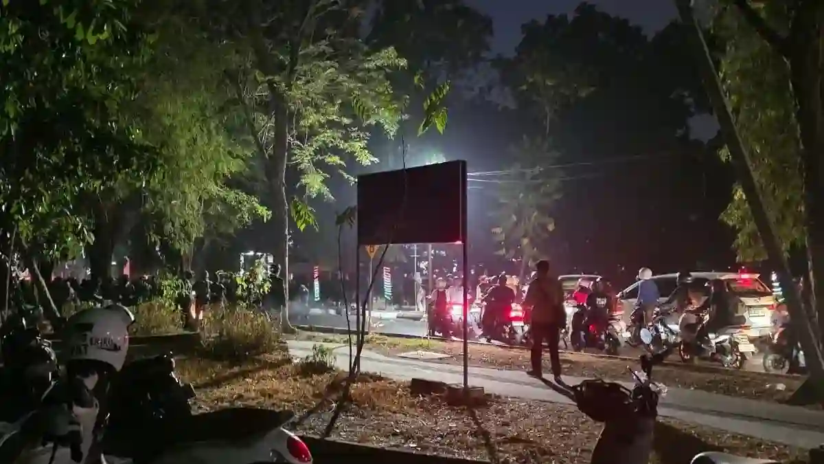 Kericuhan Usai Aksi di Unhas, Motor Listrik Kampus Dibakar dan Seorang Mahasiswa Diamankan