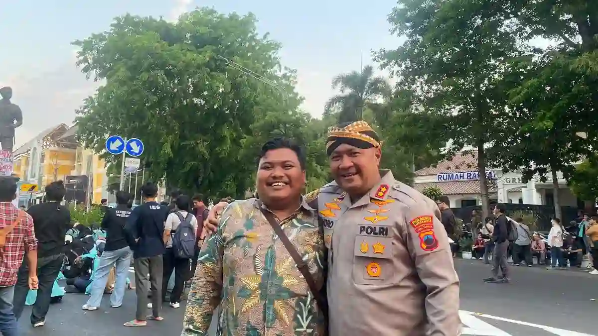 Pendekatan Santai Kapolresta Surakarta Warnai Aksi Mahasiswa di Gladag
