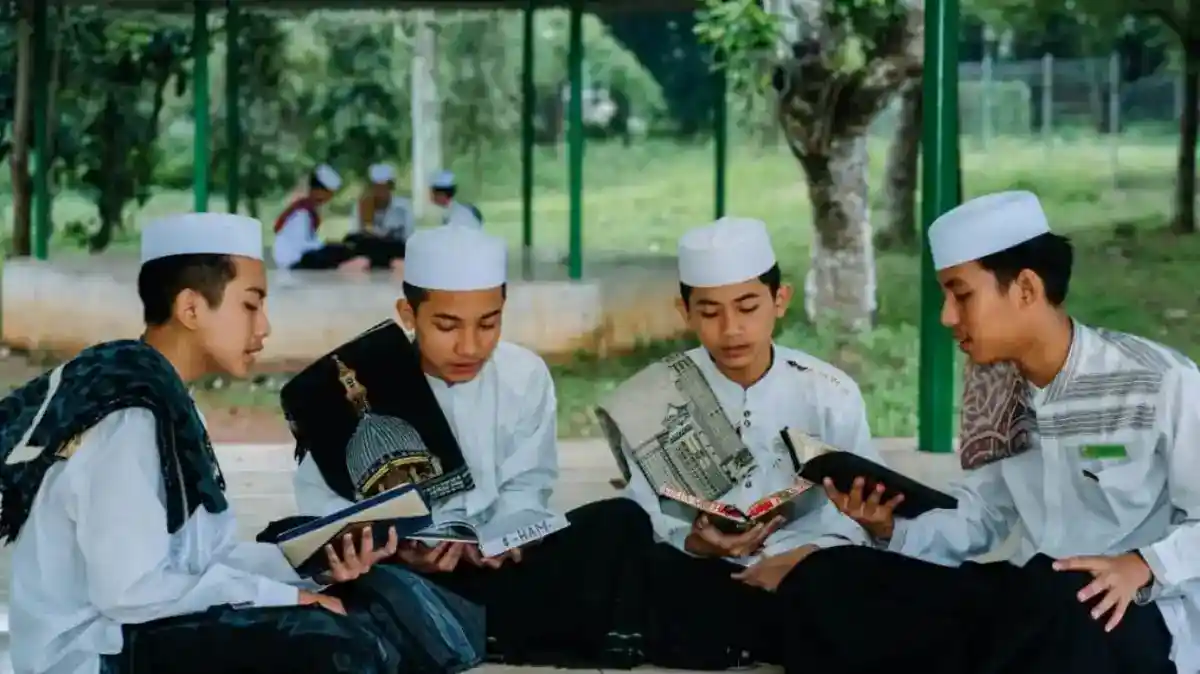 Santri di Era AI: Menjaga Tradisi Ilmu Sambil Memanfaatkan Teknologi