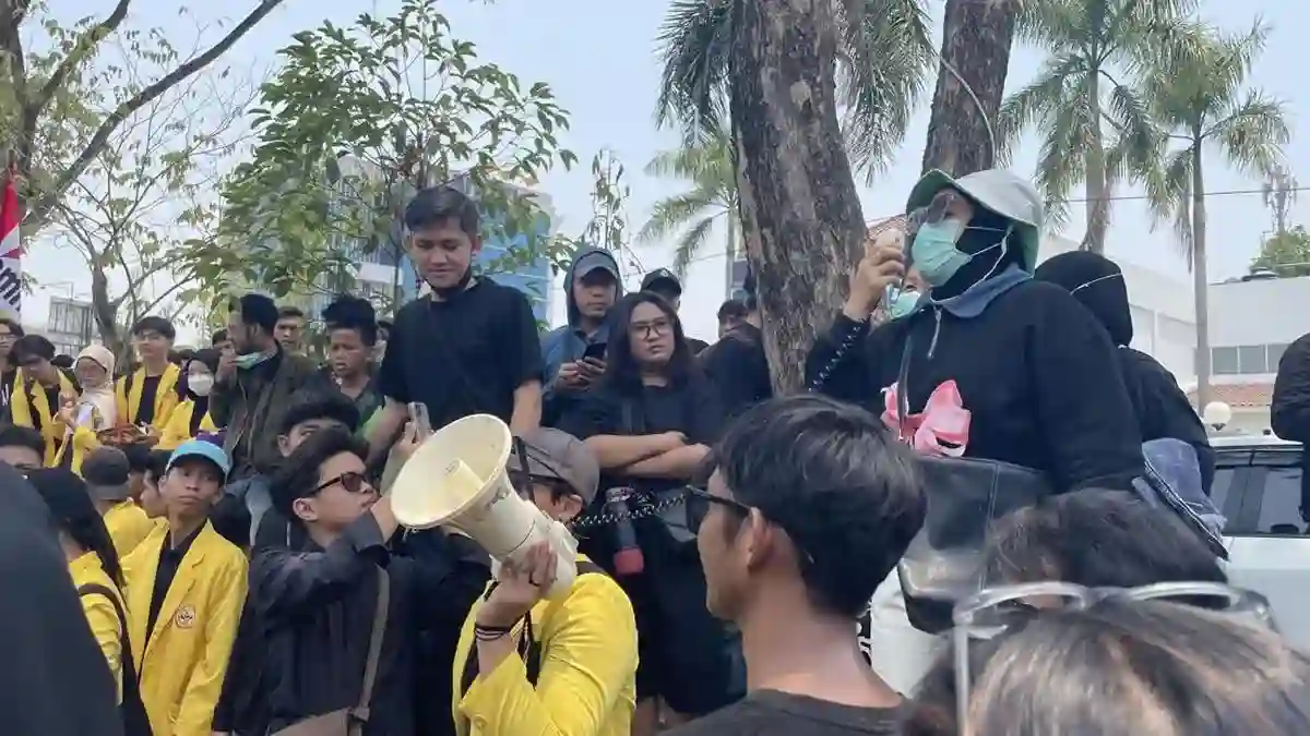 Aksi di DPRD Kalsel Soroti Karhutla, Asap, dan Krisis Air