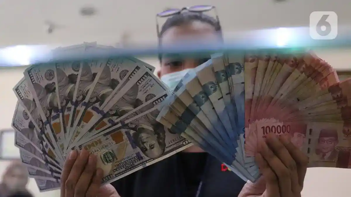 Rupiah Ditutup Melemah ke Rp18.060, Pasar Mencerna Pelonggaran GWM BI