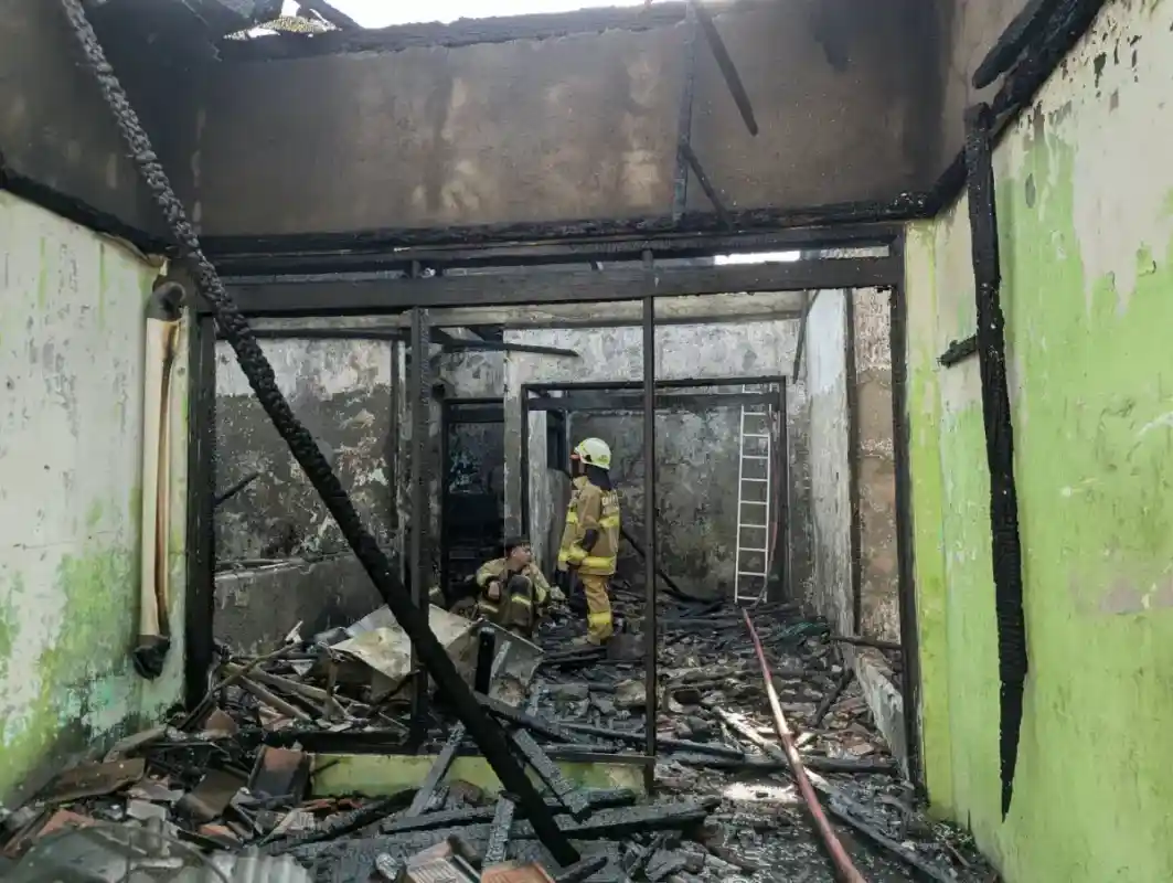 Kebakaran di Sukahaji Hanguskan Gudang Kayu dan 10 Rumah Kontrakan