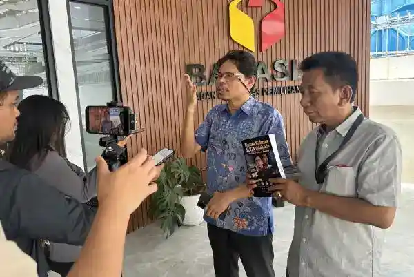 Bonatua Laporkan KPU dan Gibran ke Bawaslu, Serahkan Kalender Akademik UTS Insearch