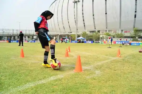 68 Siswi Unjuk Kemampuan dalam Festival Senengsoccer di JIS