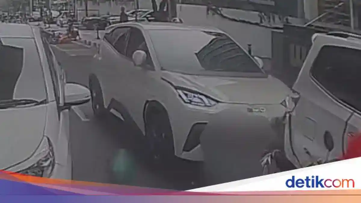Kecelakaan Beruntun di Panglima Polim: Pengemudi Ojol Jalani Operasi