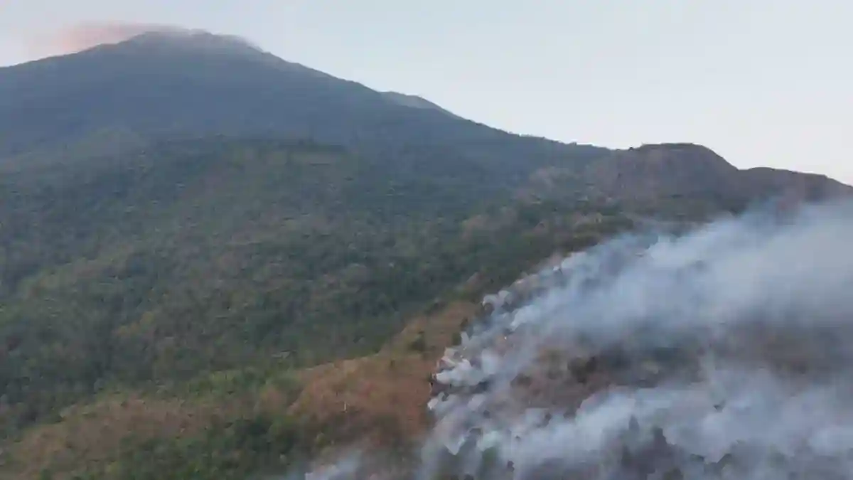 Api di Gunung Ciremai Belum Padam, Sepuluh Titik Masih Ditangani