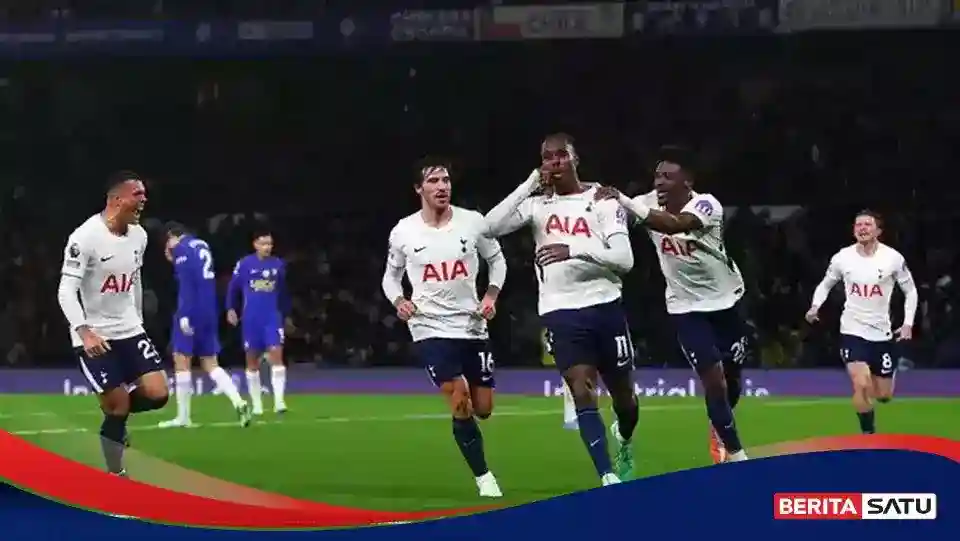 Tottenham Tumbangkan Chelsea di Stamford Bridge lewat Gol-Gol Pengujung Laga
