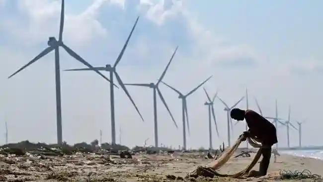 Di Mannar, Warga Persoalkan Dampak Proyek Turbin Angin