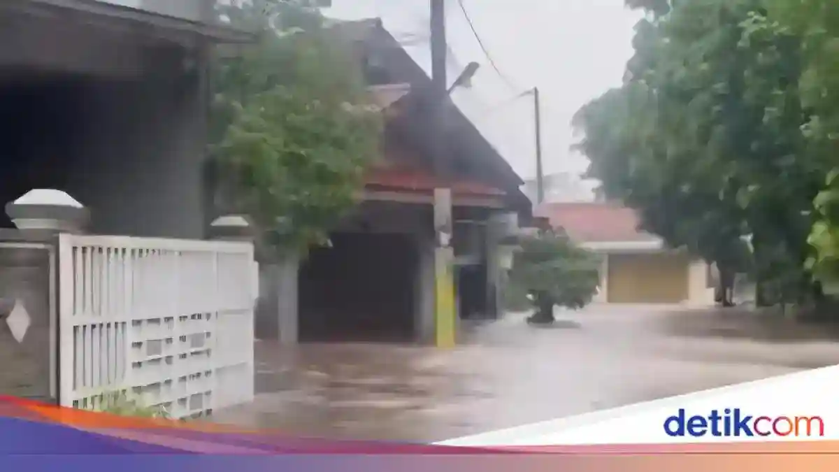 Banjir di Cibinong: Tanggul Jebol Rendam Rumah, Jalan Sempat Terputus