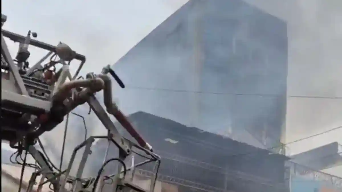 Tiga Ruko Terbakar di Suryakencana, Petugas Bogor Lakukan Pendinginan