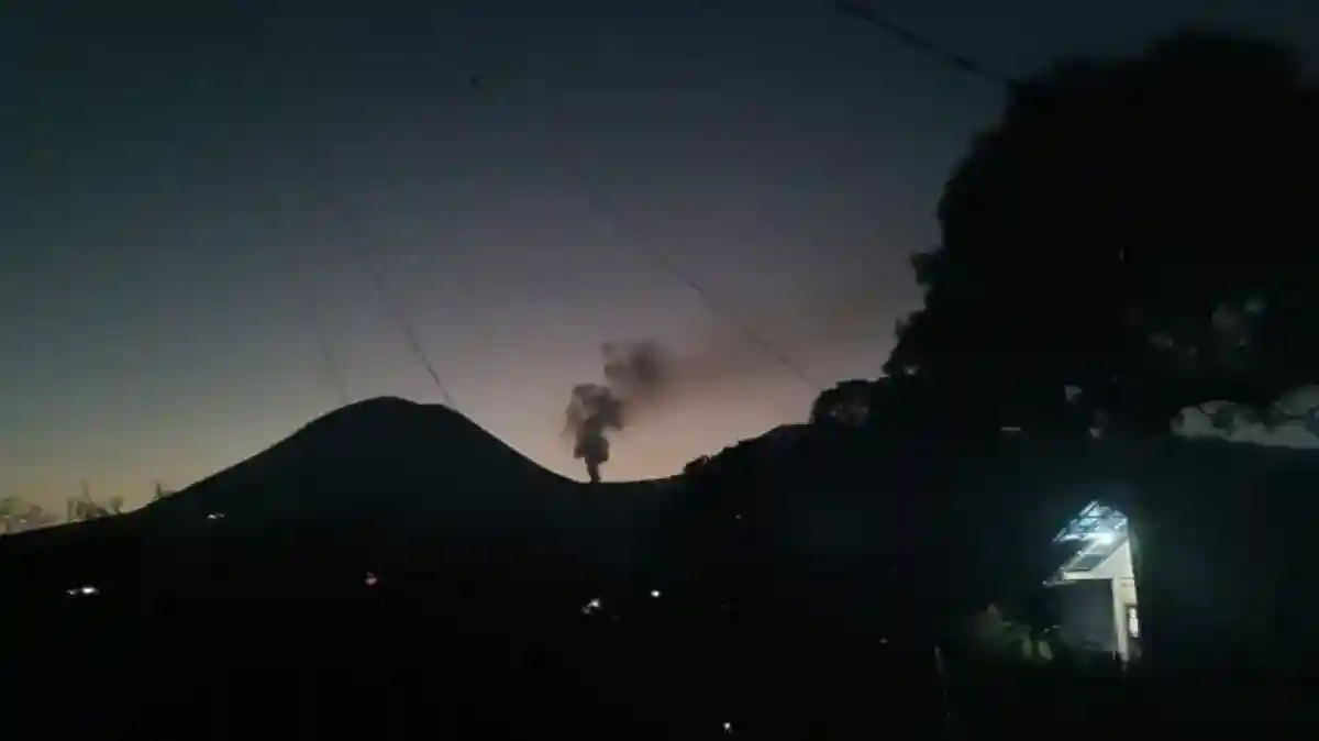 Aktivitas Gunung Lokon Didominasi Gempa Dangkal, Warga Diminta Waspadai Kawah dan Lahar