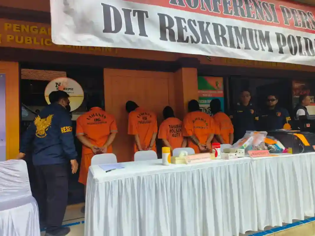 Lima Tersangka Penggelapan Motor Rental Ditangkap di Bali