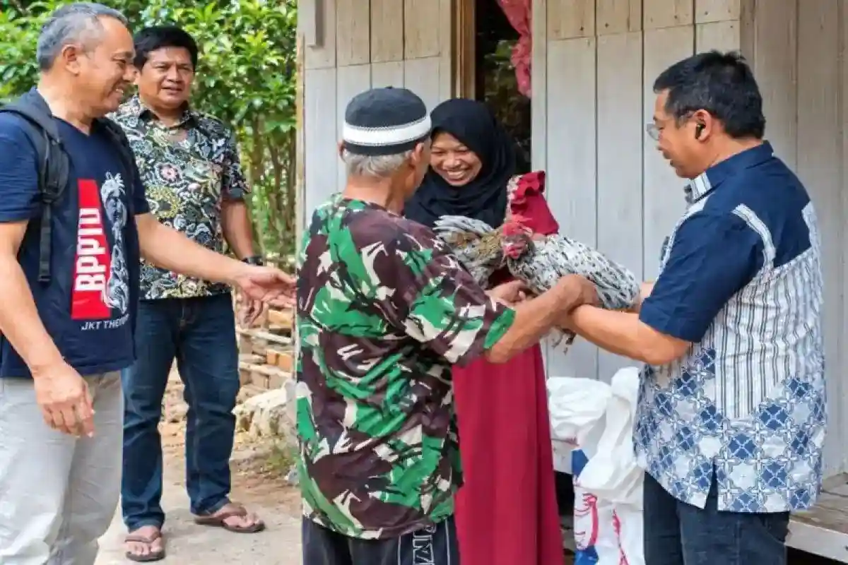 Jabar Salurkan Ayam Sentul untuk Perkuat Pangan dan Usaha Warga Garut