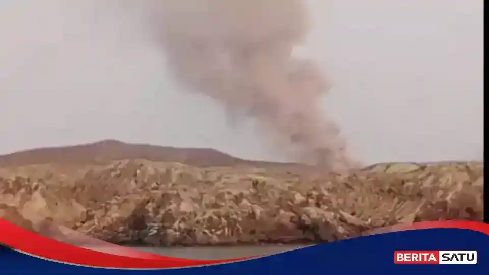 Anak Krakatau Tetap Siaga, Radius Erupsi Dibatasi bagi Pengunjung