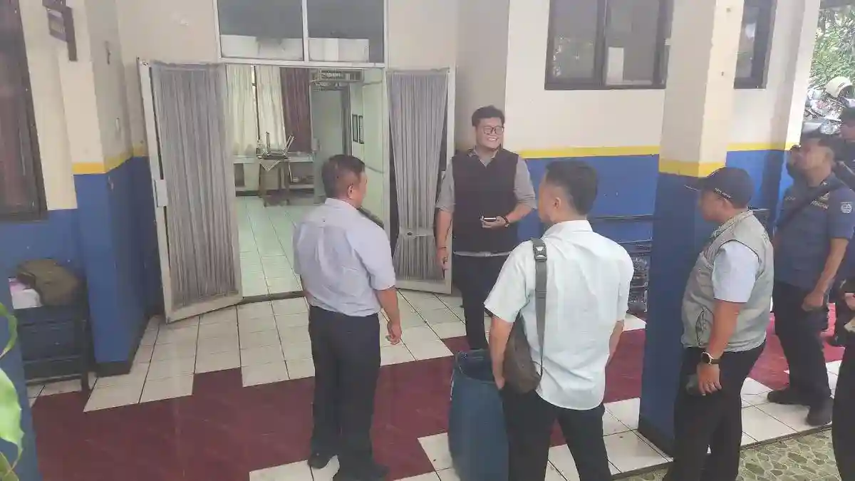 Upaya Mencegah Banjir Kembali Memasuki SMPN 2 Depok