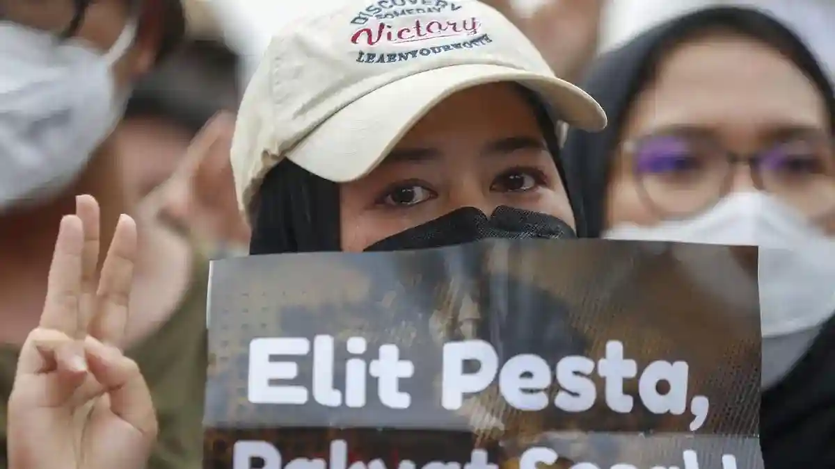 Aksi Mahasiswa di Bundaran HI: Suara Tuntutan pada Hari Sumpah Pemuda