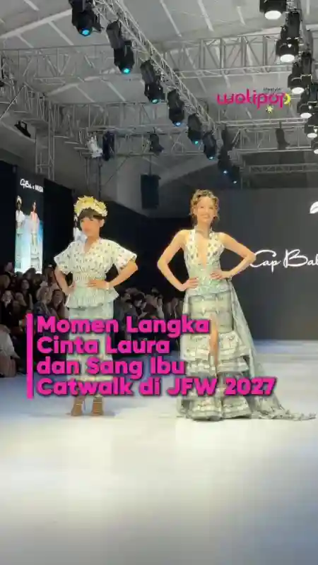 Cinta Laura dan Herdiana Kiehl Tampil Kompak di Runway Jakarta Fashion Week 2027