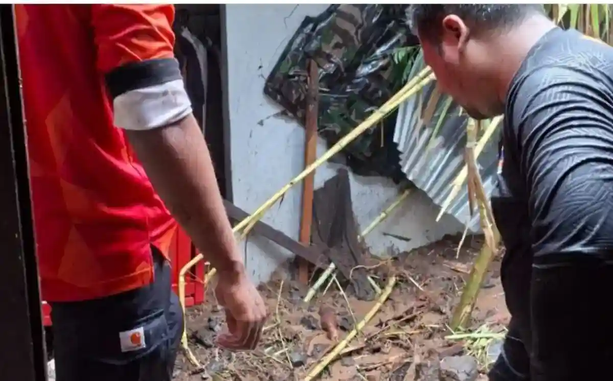 Longsor Hantam Tiga Rumah di Tabanan, Seorang Anak Tertimpa Material