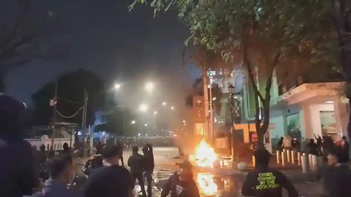 Dari Aksi Damai hingga Bentrokan: Peristiwa di Sekitar DPRD DIY pada Hari Sumpah Pemuda