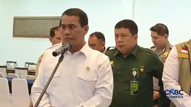 Amran Copot Delapan Pejabat Bulog: Fakta yang Perlu Dipastikan