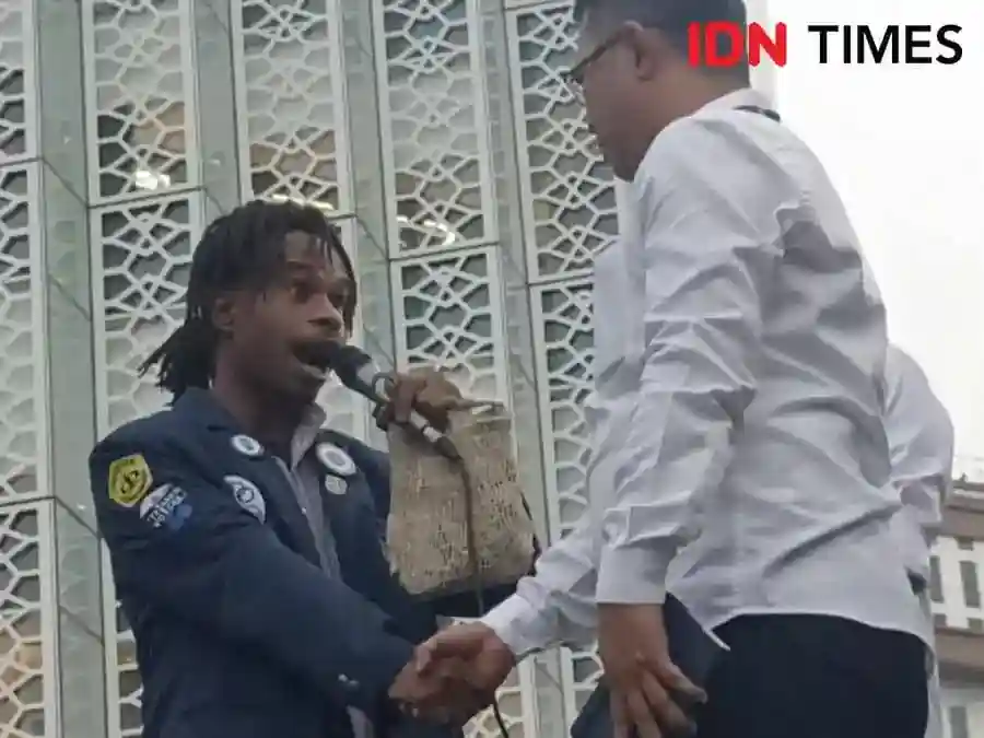 Noken Jadi Simbol Tuntutan Mahasiswa Papua kepada Stafsus Mensesneg