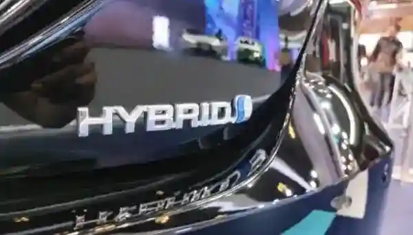 Toyota Kembangkan Sistem Hybrid Baru dengan Target Efisiensi BBM Lebih Tinggi