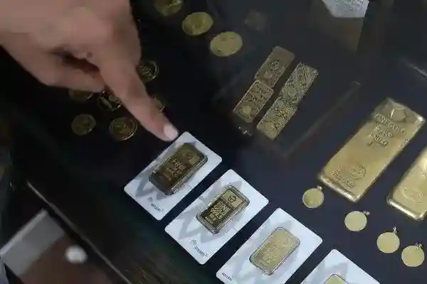 Harga Emas Antam Melemah Rp13.000, Buyback Turun ke Rp2.341.000 per Gram