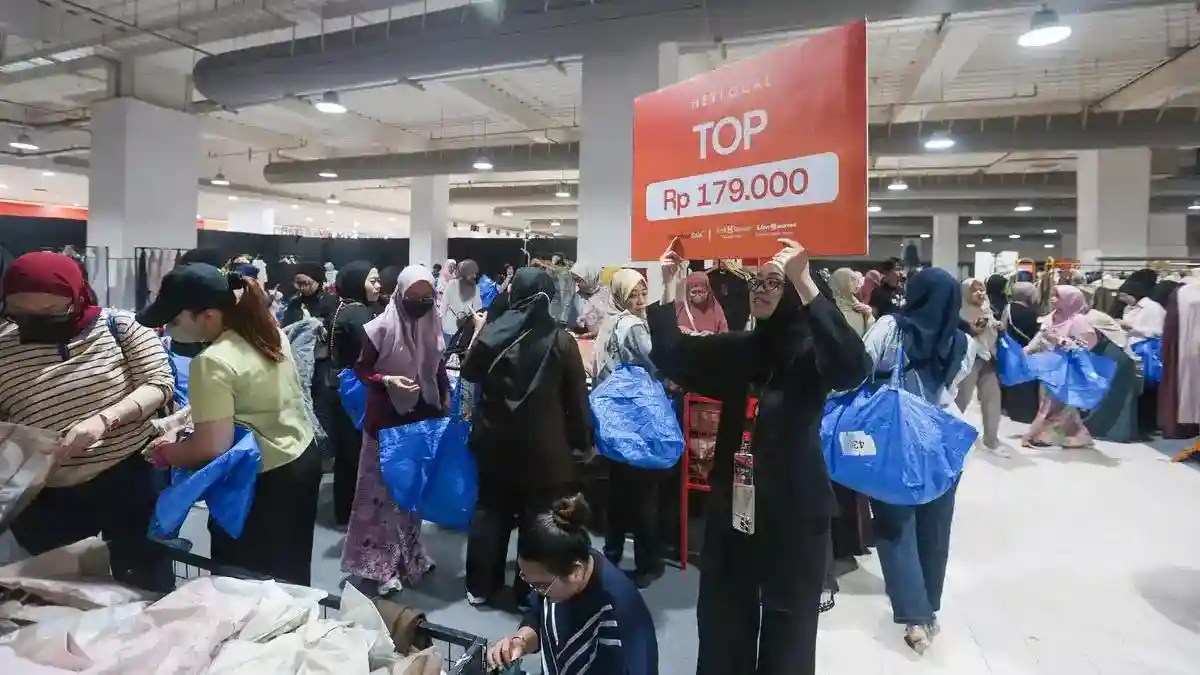 Ramainya Perburuan Produk Diskon dalam Sesi Satu Jam di Blok M Square