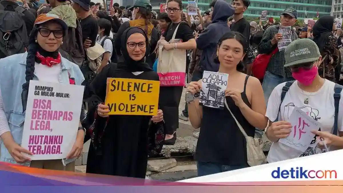 Shalima Hakim Soroti Karhutla dalam Aksi di Bundaran HI