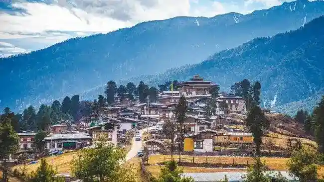 Banjir dari Danau Shintaphu Memutus Akses ke Desa Laya di Bhutan